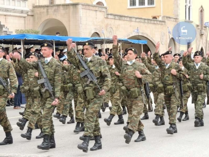 Παρέλασαν με την τουρκική «ανάσα» δίπλα τους (ΒΙΝΤΕΟ)